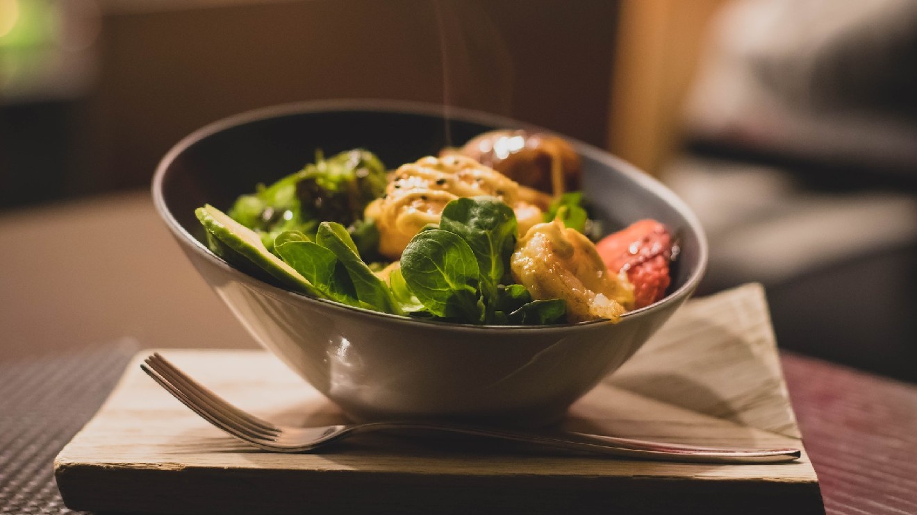 Looking for a unique alternative to a buffet – why not offer your guests bowl food options!