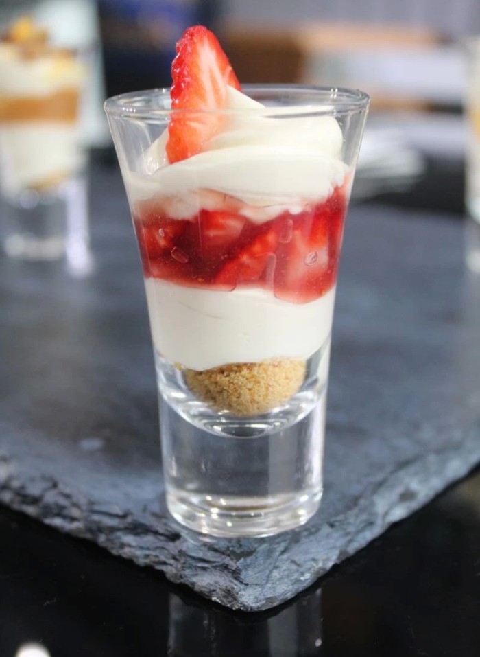 Mini Strawberry sundae cheesecake