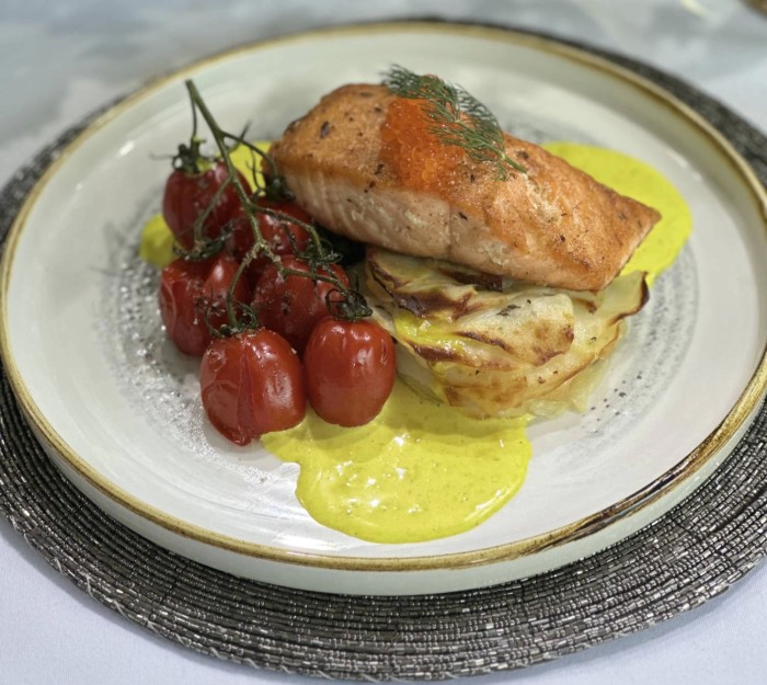 Salmon with artichoke and fennel gratin
