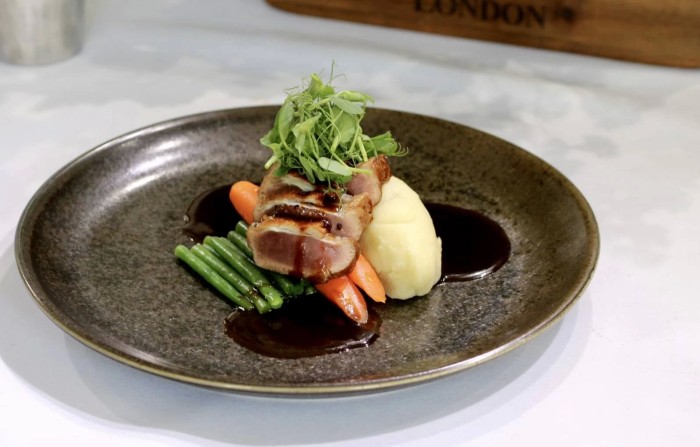 Lamb fillet with red wine jus